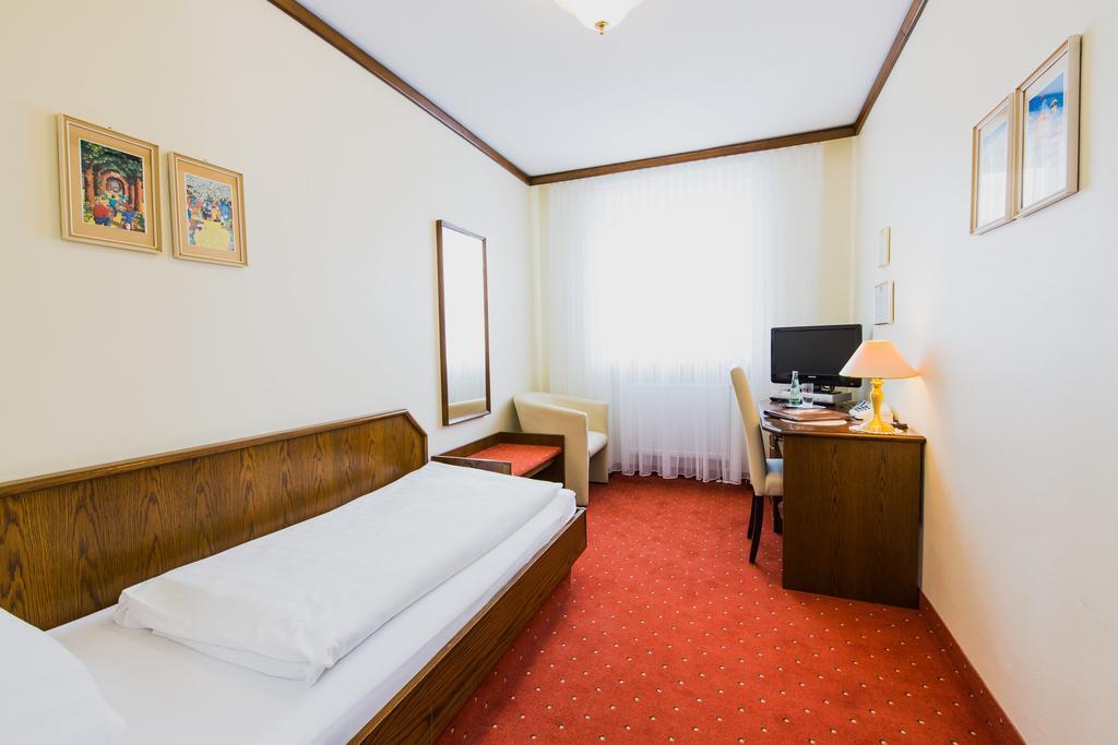 Klassik Hotel Am Tor Weiden in der Oberpfalz Exterior foto
